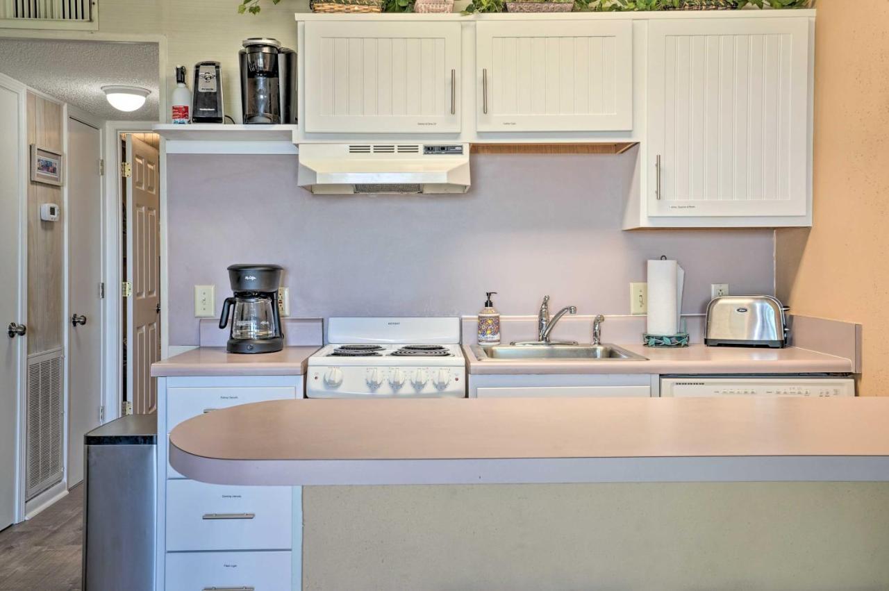Isle Of Palms Beachfront Condo With Balcony And Pool! エクステリア 写真