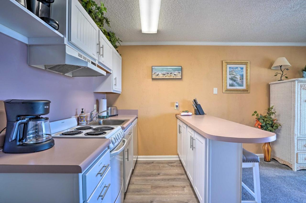 Isle Of Palms Beachfront Condo With Balcony And Pool! エクステリア 写真