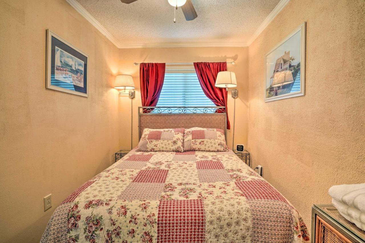 Isle Of Palms Beachfront Condo With Balcony And Pool! エクステリア 写真